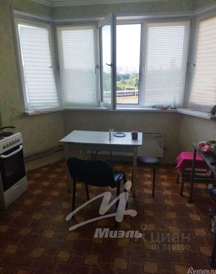 Продажа 3-комн квартиры на вторичном рынке Красногорск, ул им. Зверева,  д. 4