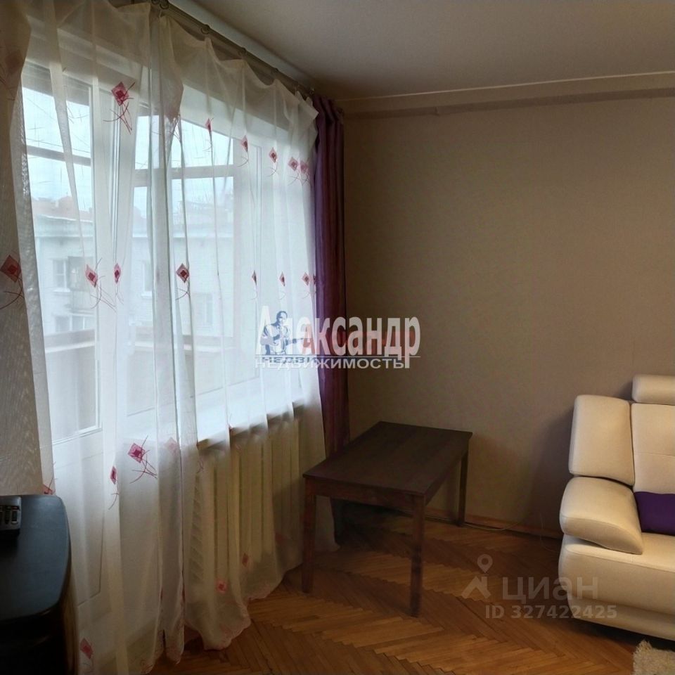 Продажа 3-комн квартиры на вторичном рынке Петергоф, Суворовская улица, 3к4