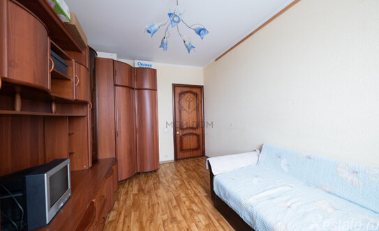 Продажа 3-комн квартиры на вторичном рынке Изюмская улица,  д. 28