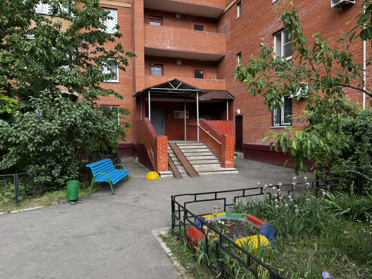 Продажа 4-комн квартиры на вторичном рынке Западный мкр, улица Рабочая, 58