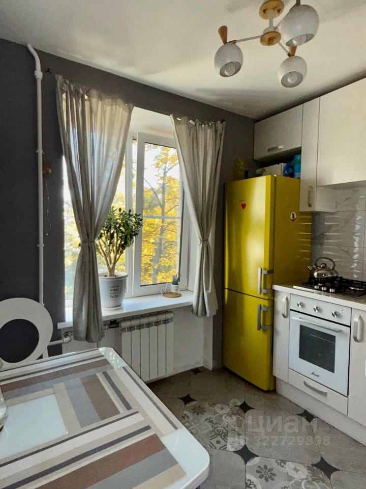 Продажа 2-комн квартиры на вторичном рынке улица Возрождения, 25