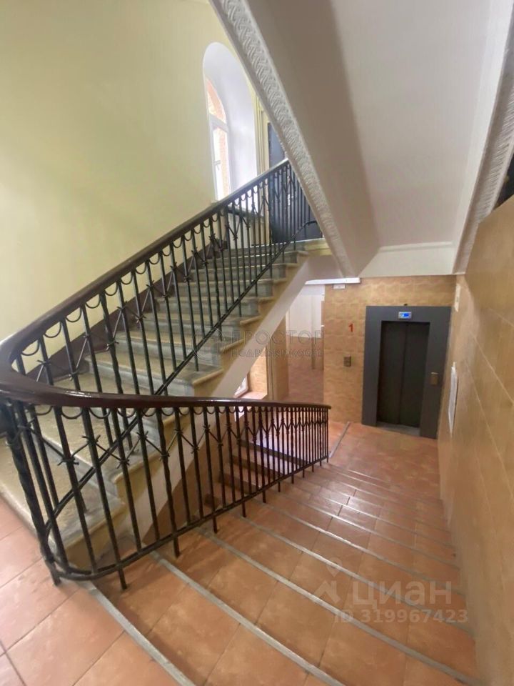 Продажа 4-комн квартиры на вторичном рынке Благовещенский переулок, 5