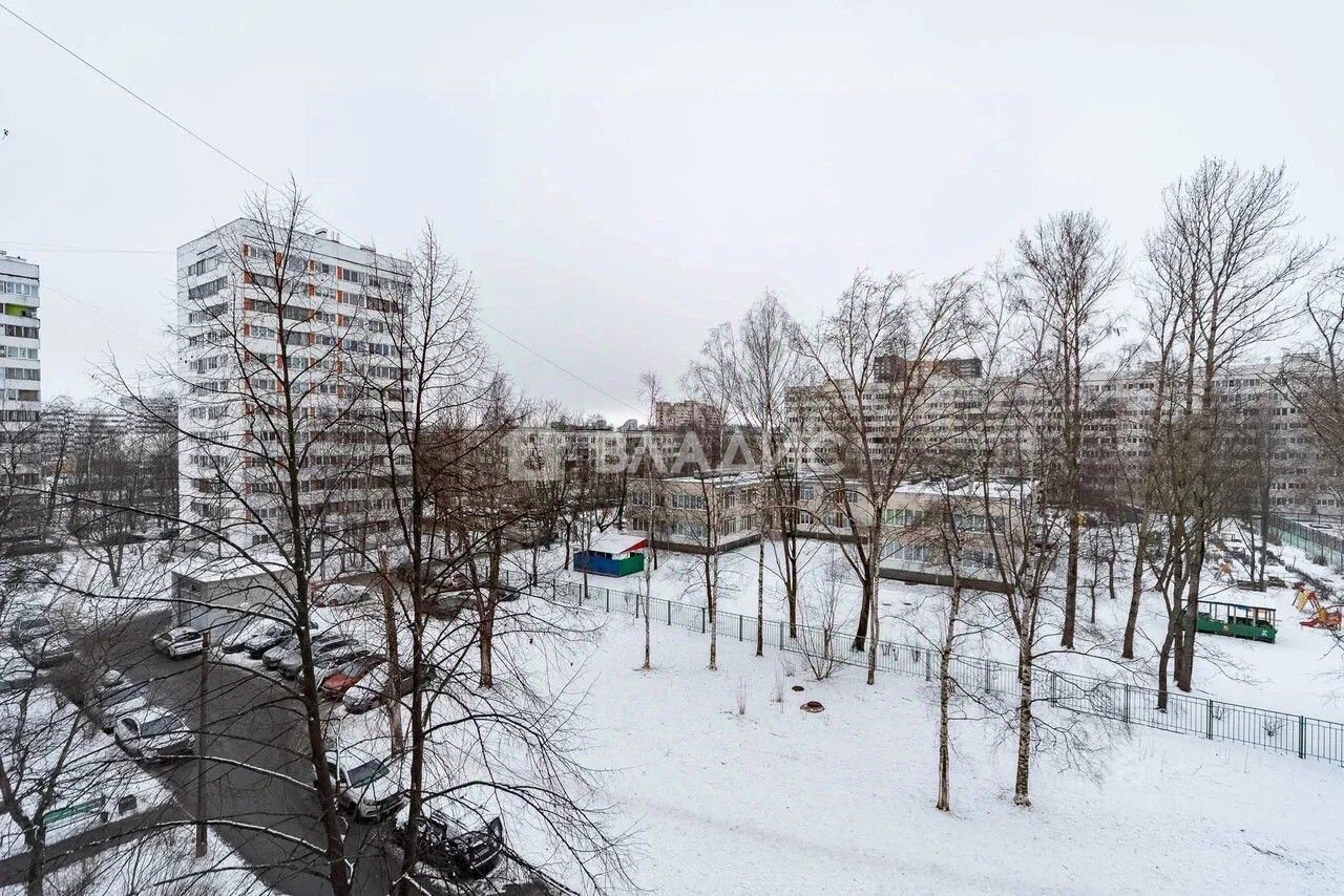 Продажа 3-комн квартиры на вторичном рынке улица Добровольцев, 18