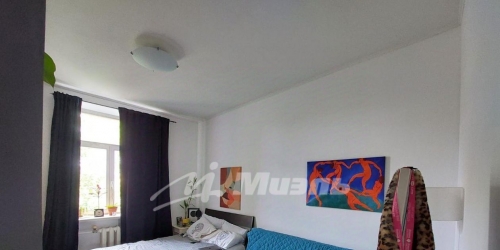 3-комн квартира улица Гашека,  д. 9