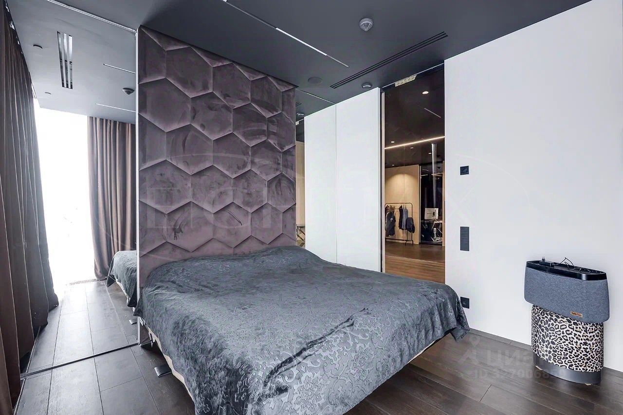 Продажа 3-комн квартиры на вторичном рынке 1-й Красногвардейский проезд, 22с2