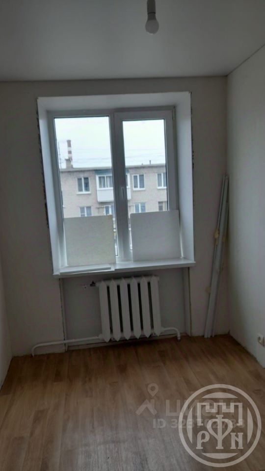 Продажа 3-комн квартиры на вторичном рынке Сланцы, улица Баранова, 4