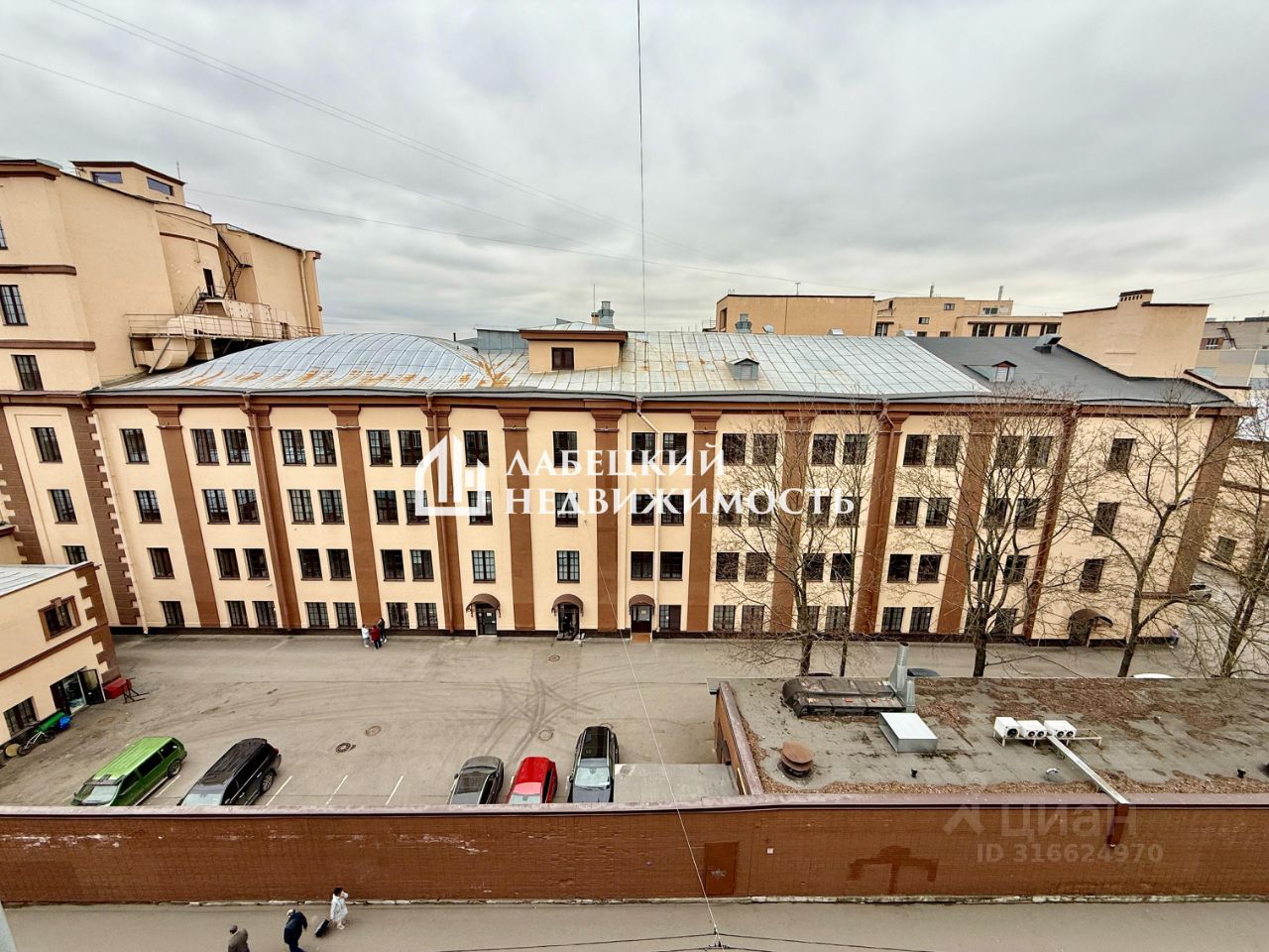 Продажа 6-комн квартиры на вторичном рынке Чкаловский проспект, 52