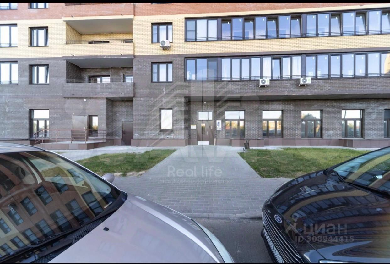 Продажа 3-комн квартиры на вторичном рынке Центральный мкр, улица Кирова, 17к1