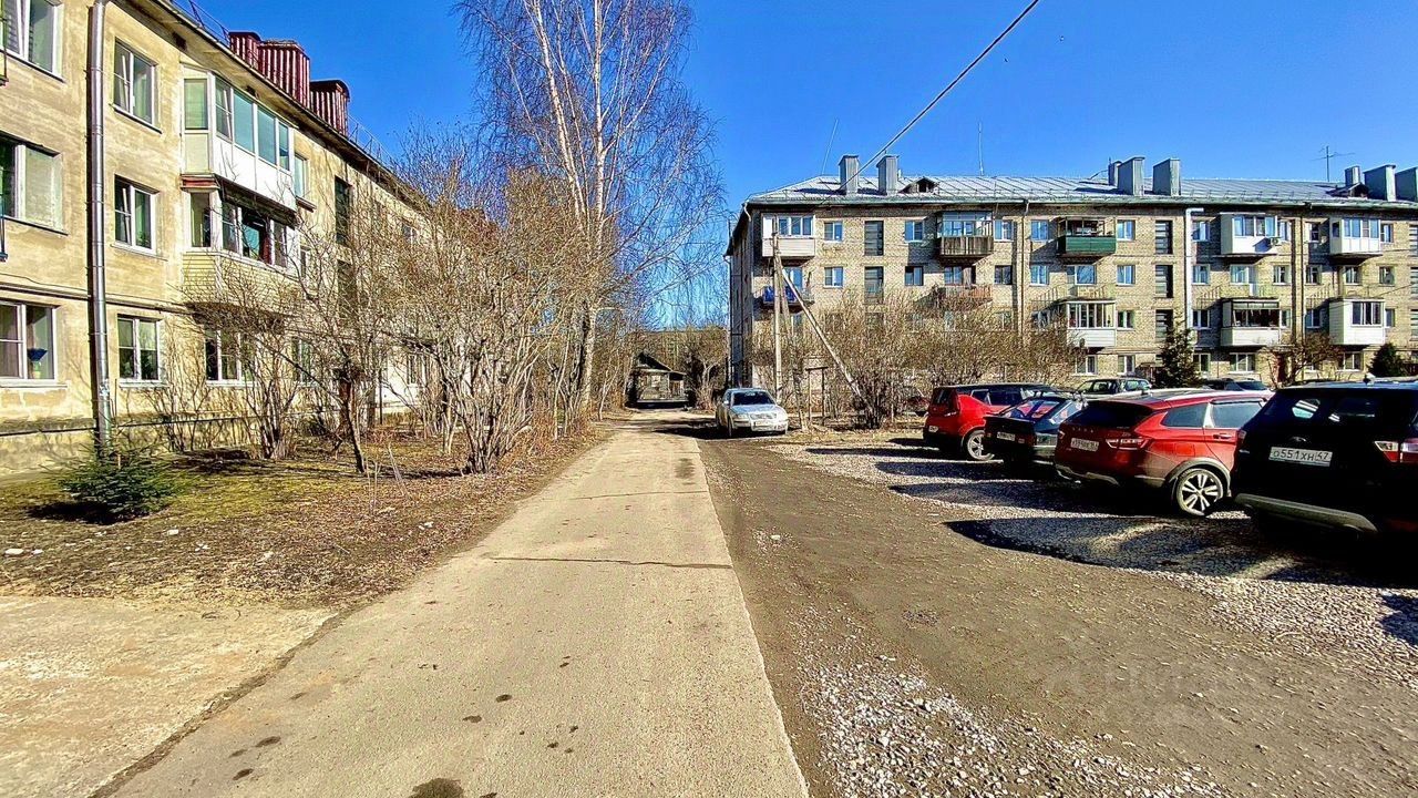 Продажа 2-комн квартиры на вторичном рынке Кировск, улица Пушкина, 10