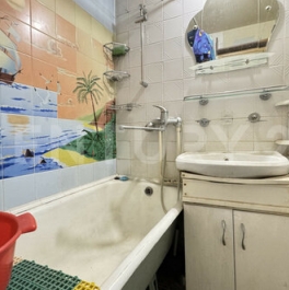 Продажа 2-комн квартиры на вторичном рынке улица Генерала Тюленева,  д. 37