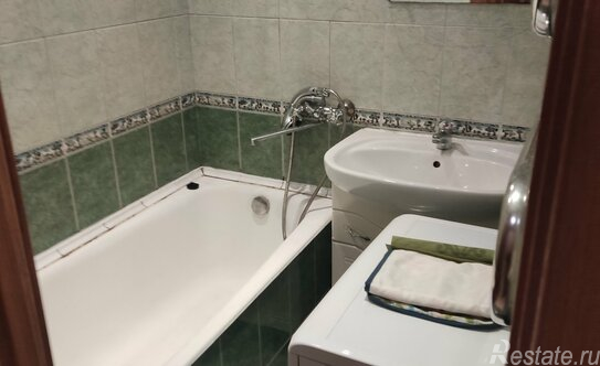 Продажа 2-комн квартиры на вторичном рынке улица Хлопина,  д. 9 к3