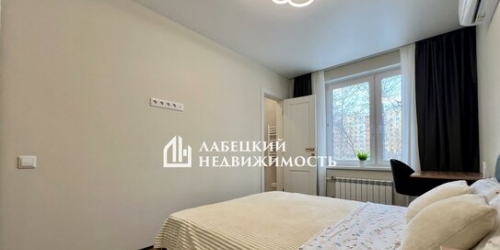 4-комн квартира ул Героев Панфиловцев,  д. 19