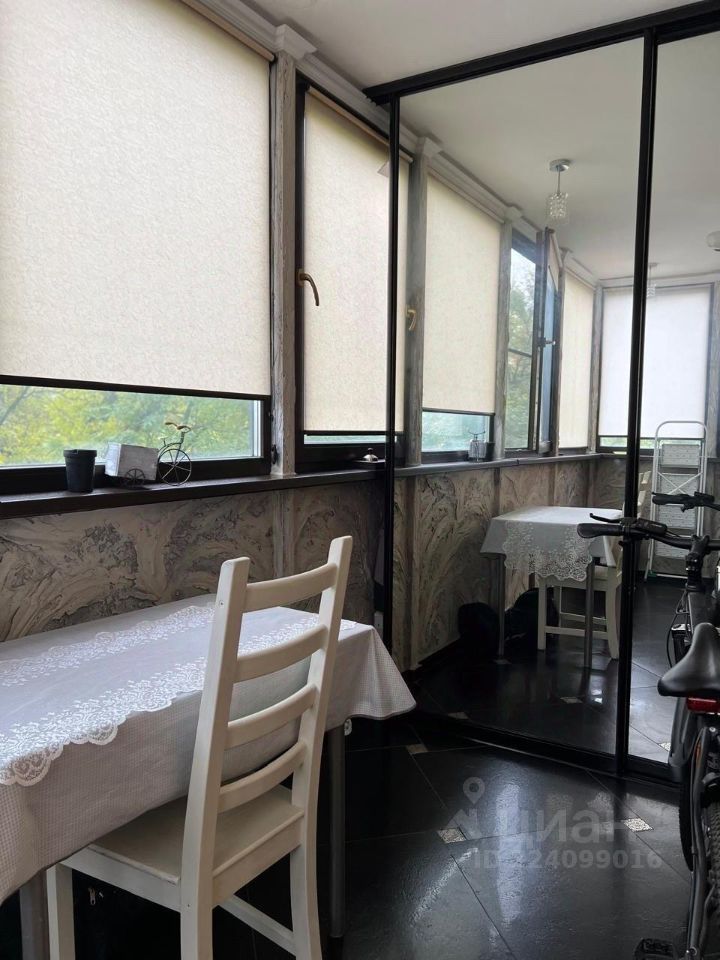 Продажа 3-комн квартиры на вторичном рынке улица Дыбенко, 11к3