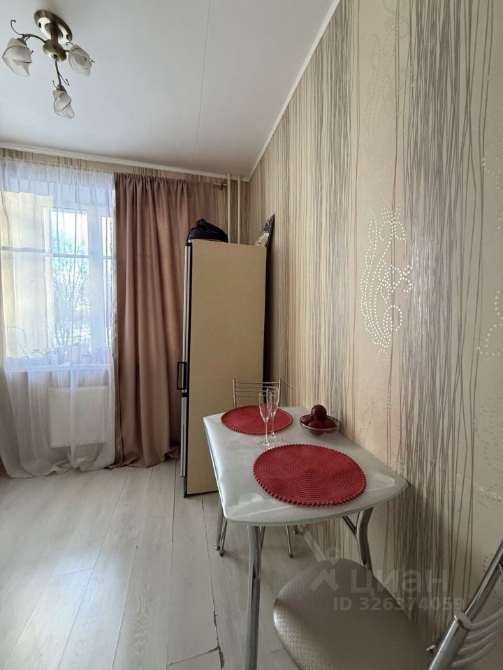 Продажа 1-комн квартиры на вторичном рынке Ломоносов, улица Дегтярева, 3