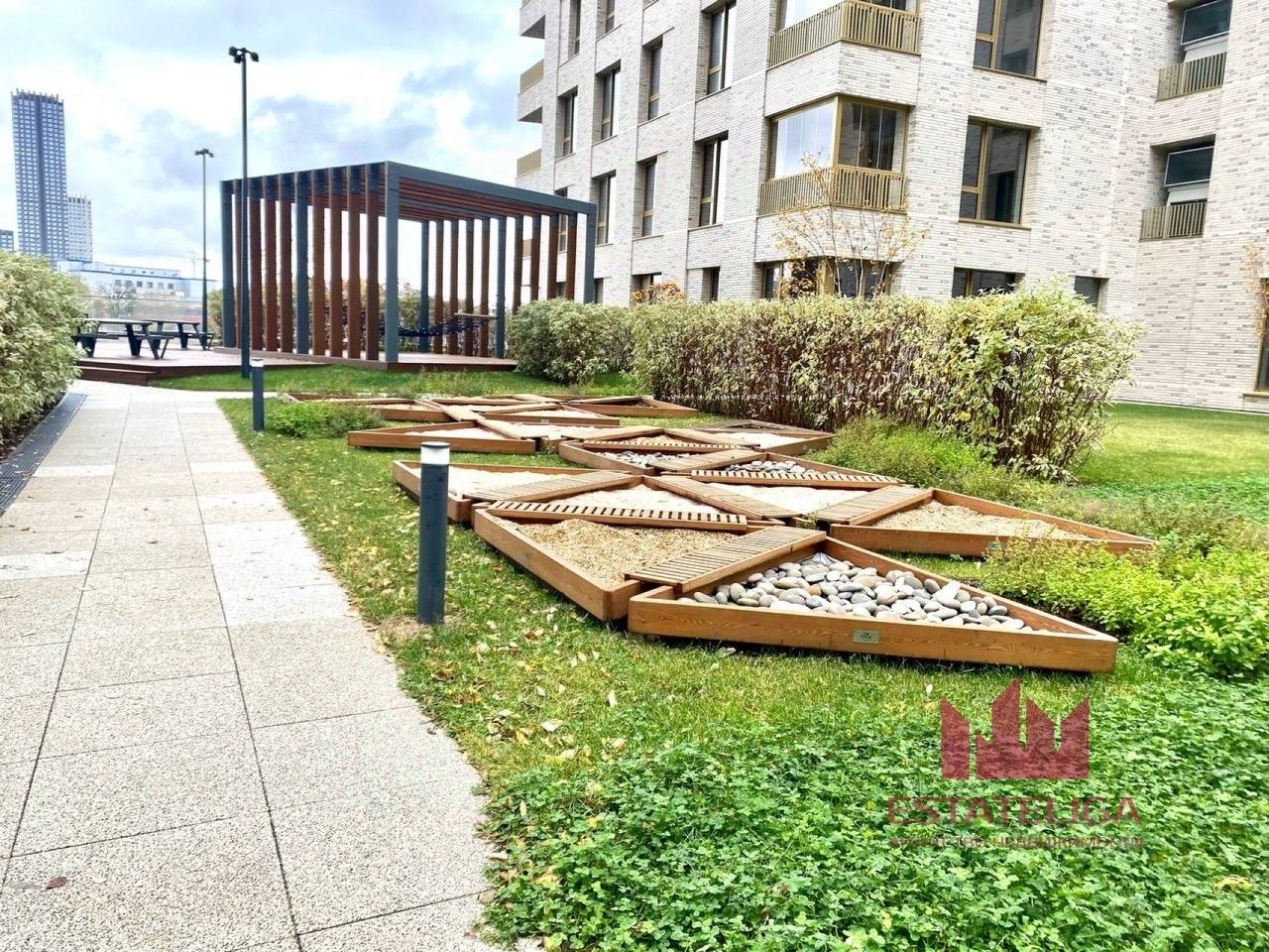 Продажа 4-комн квартиры на вторичном рынке улица Эдуарда Стрельцова, 2к2