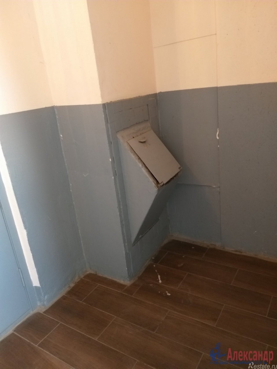 Продажа 2-комн квартиры на вторичном рынке Малая Карпатская ул. ,  д. 17