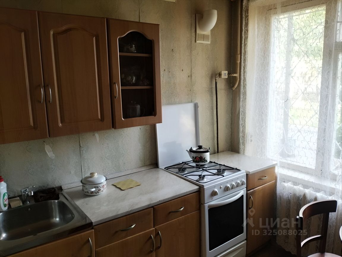 Продажа 1-комн квартиры на вторичном рынке пос. Большевик, улица Ленина, 16
