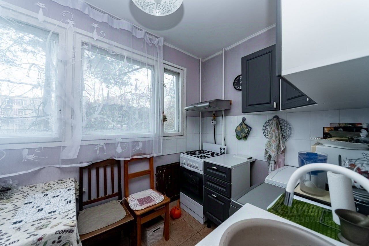 Продажа 3-комн квартиры на вторичном рынке улица Тамбасова, 4К2