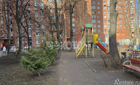 Продажа 3-комн квартиры на вторичном рынке Тореза пр-кт,  д. 39,  к. 1