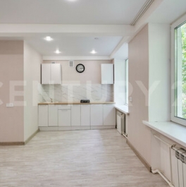 Продажа 2-комн квартиры на вторичном рынке Новоизмайловский проспект,  д. 17