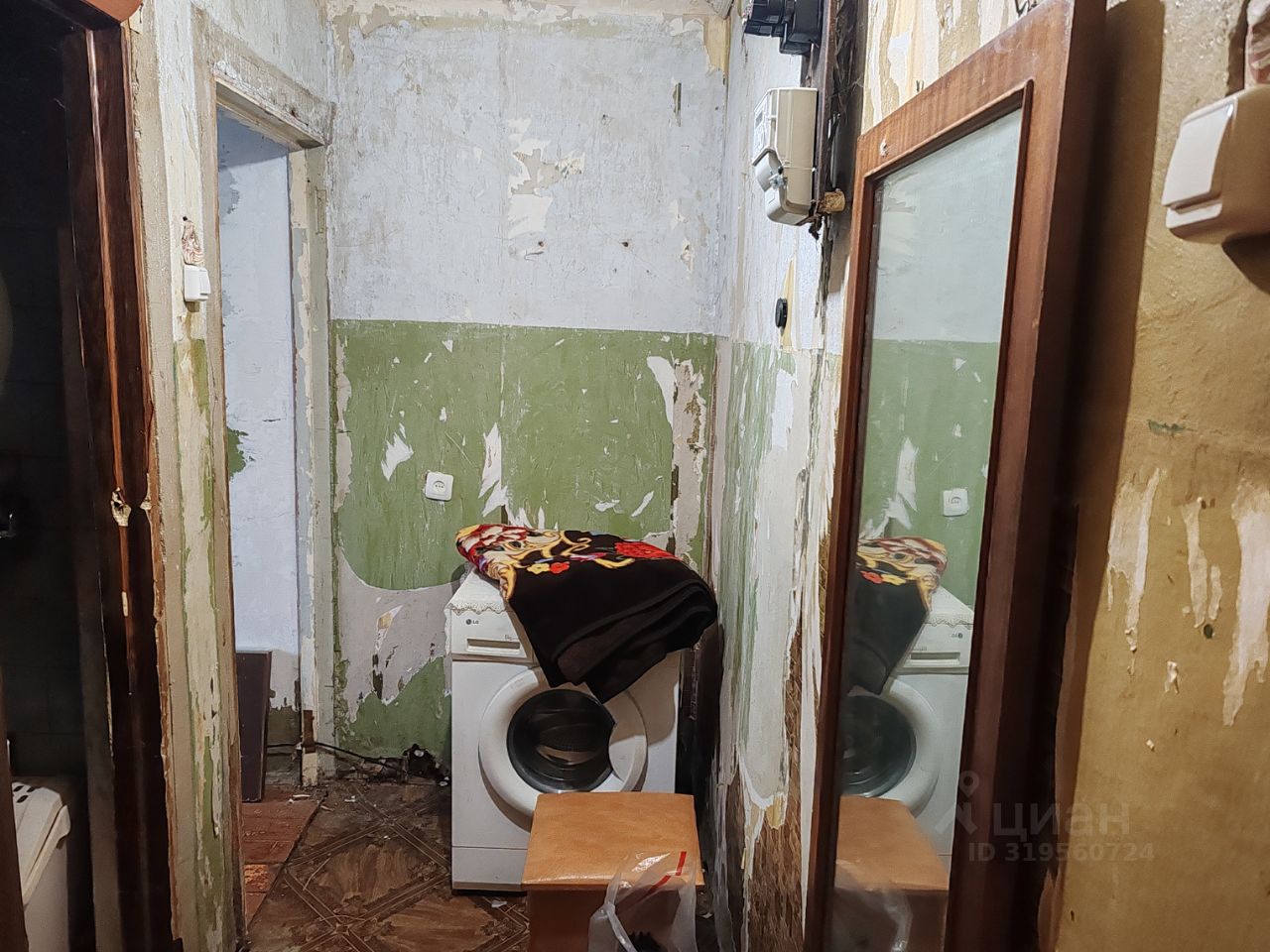 Продажа 2-комн квартиры на вторичном рынке пос. Радовицкий, улица Центральная, 5/1