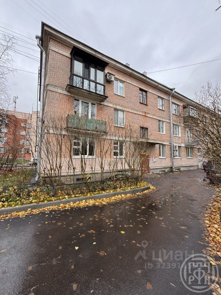 Продажа 1-комн квартиры на вторичном рынке Петергоф, Константиновская улица, 2