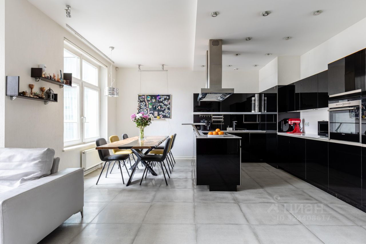 Продажа 3-комн квартиры на вторичном рынке Кирочная улица, 64