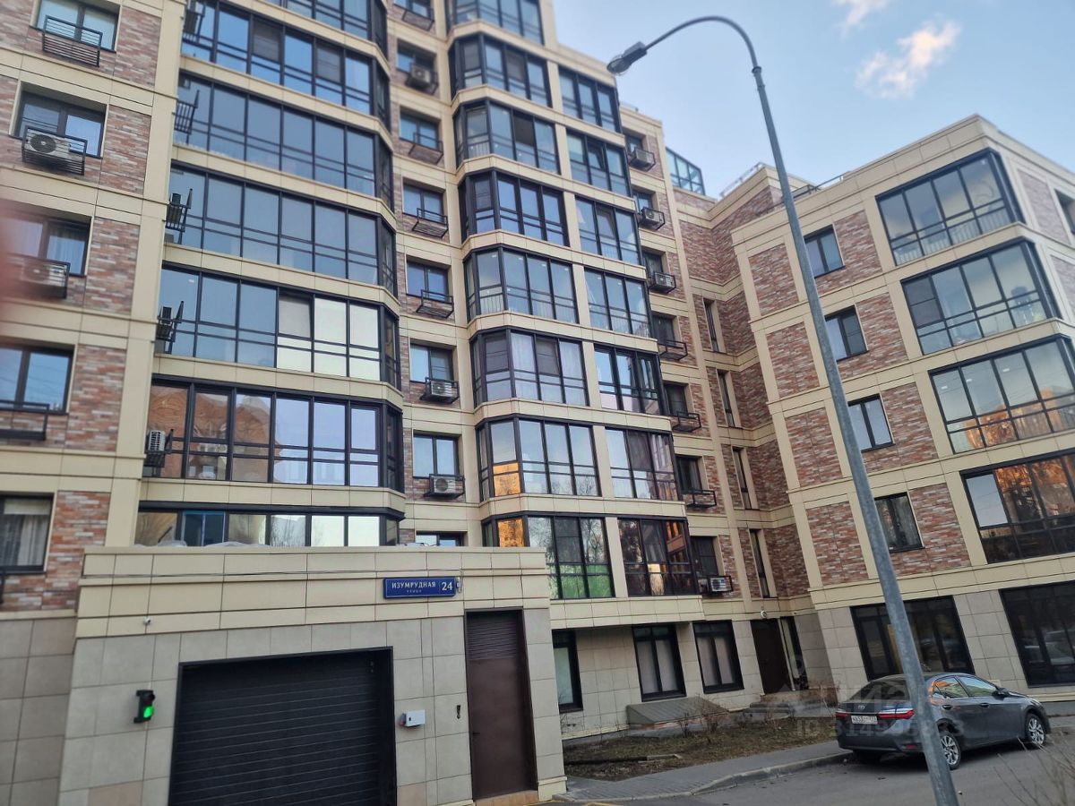 Продажа 2-комн квартиры на вторичном рынке Изумрудная улица, 24