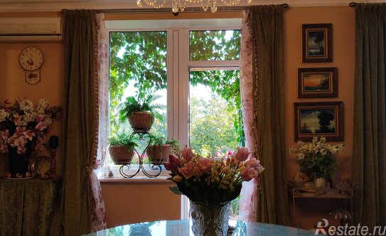 Продажа 4-комн квартиры на вторичном рынке Нежинская улица,  д. 4