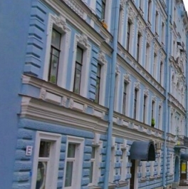 Продажа 4-комн квартиры на вторичном рынке Зверинская улица,  д. 17А