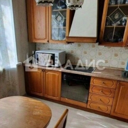 Продажа 3-комн квартиры на вторичном рынке улица Авиаторов,  д. 6
