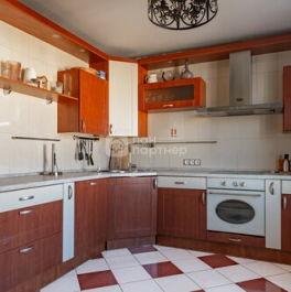 Продажа 4-комн квартиры на вторичном рынке проспект Авиаконструкторов,  д. 32