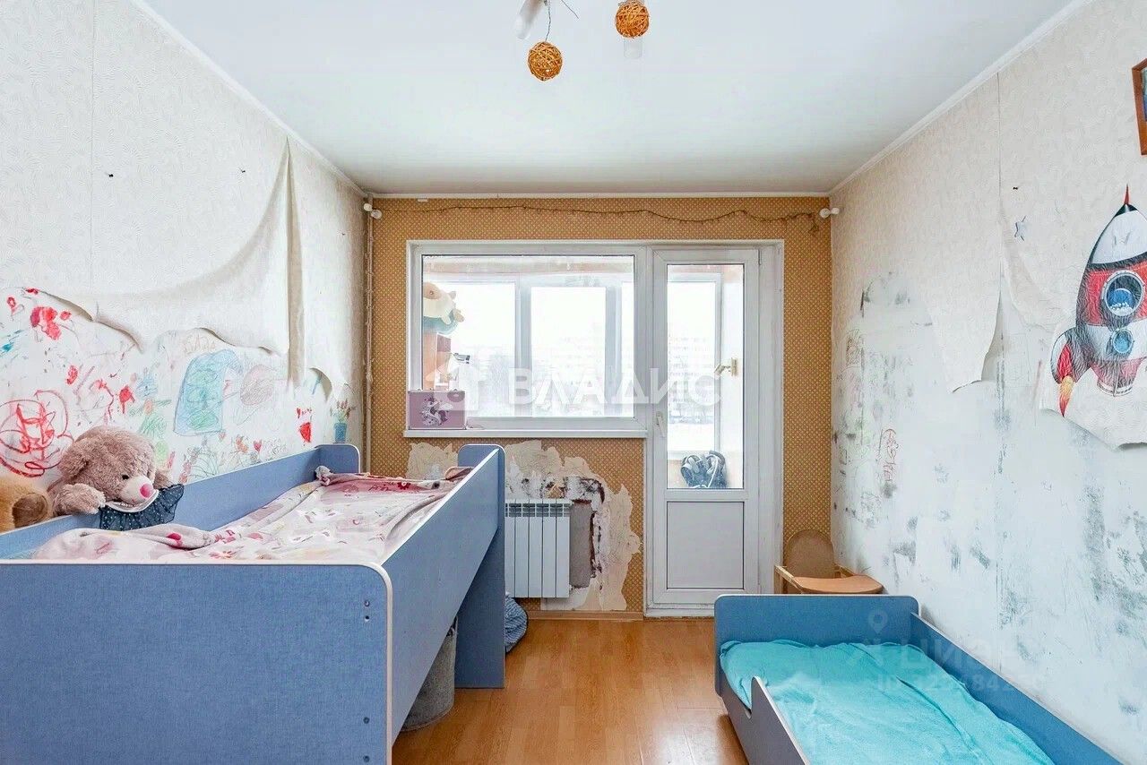 Продажа 3-комн квартиры на вторичном рынке улица Добровольцев, 18