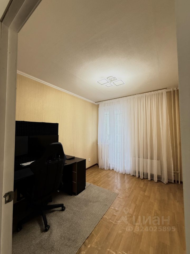 Продажа 3-комн квартиры на вторичном рынке Рождественская улица, 4