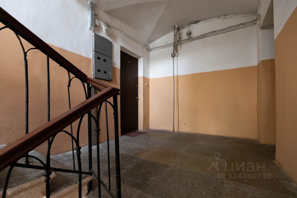 Продажа 2-комн квартиры на вторичном рынке Большая Конюшенная улица, 5