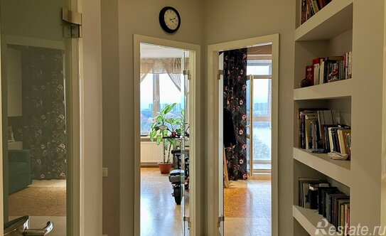 Продажа 2-комн квартиры на вторичном рынке Малоохтинский пр-кт,  д. 68а