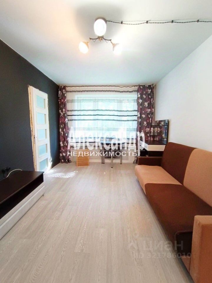 Продажа 4-комн квартиры на вторичном рынке Выборг, улица Сухова, 8