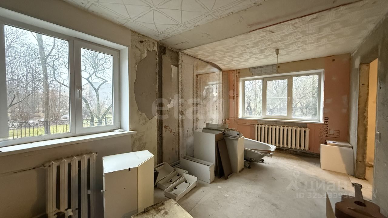 Продажа 2-комн квартиры на вторичном рынке Кириши, Волховская набережная, 14