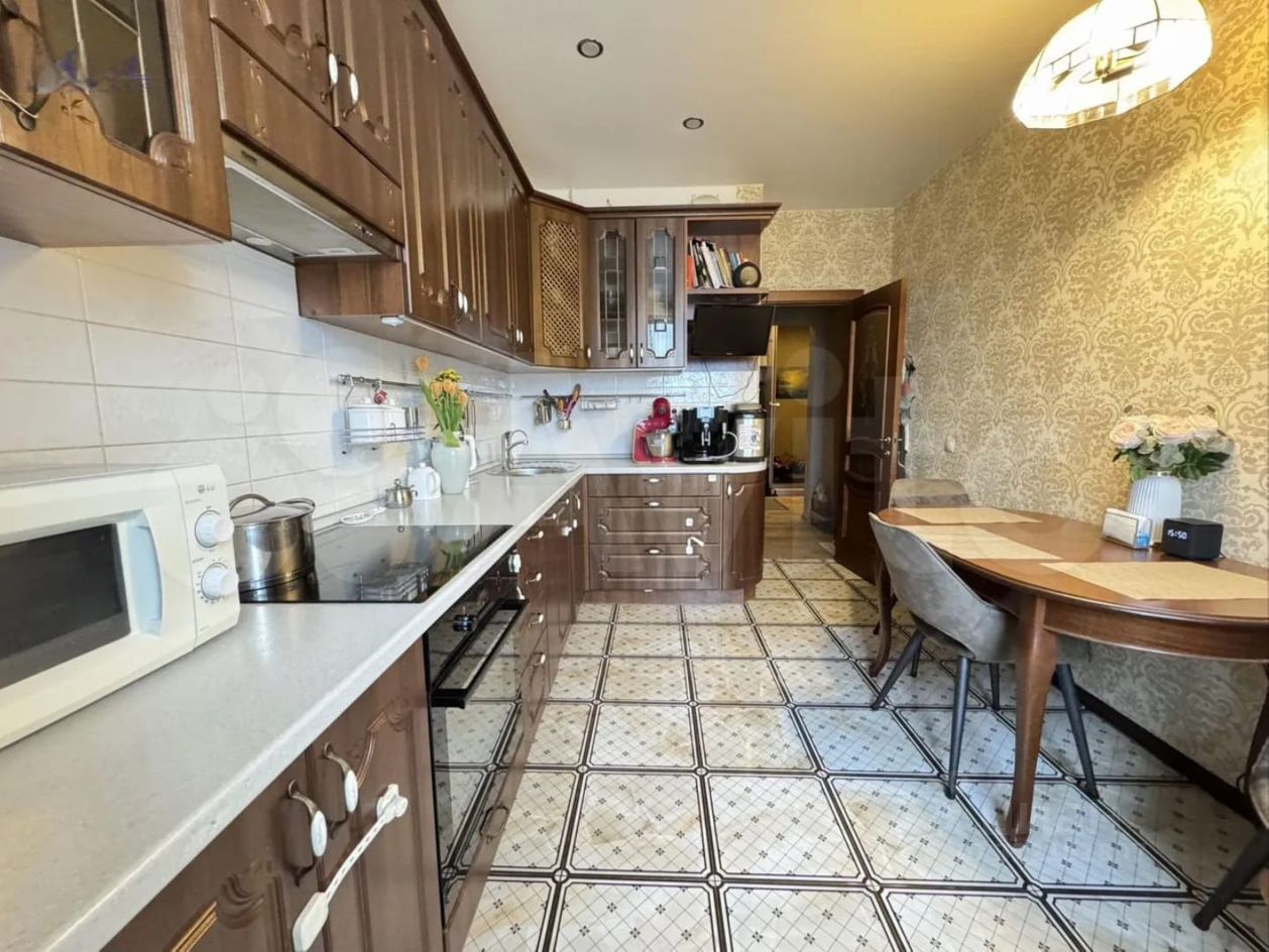 Продажа 2-комн квартиры на вторичном рынке пос. Янино-1, улица Кольцевая, 8к1