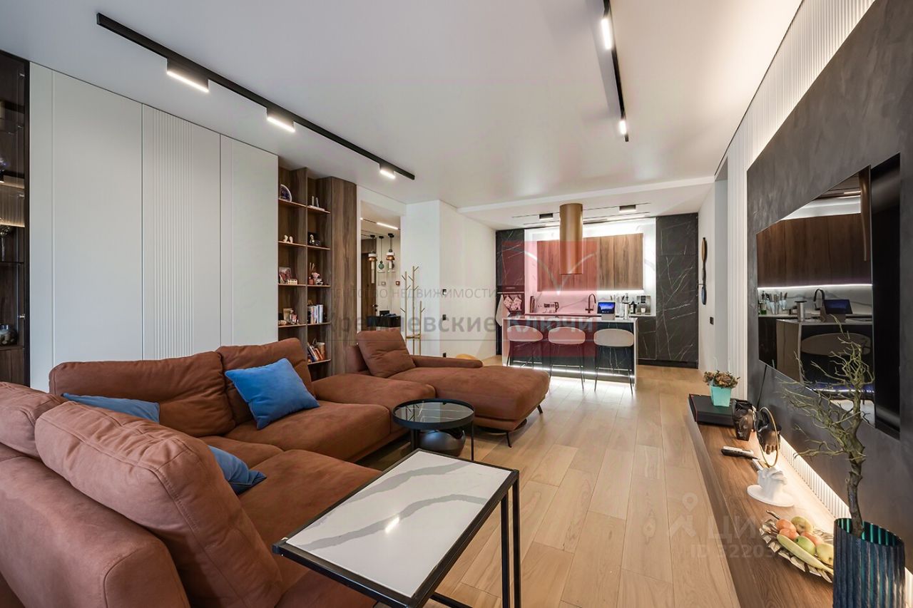 Продажа 4-комн квартиры на вторичном рынке Новоясеневский проспект, 9