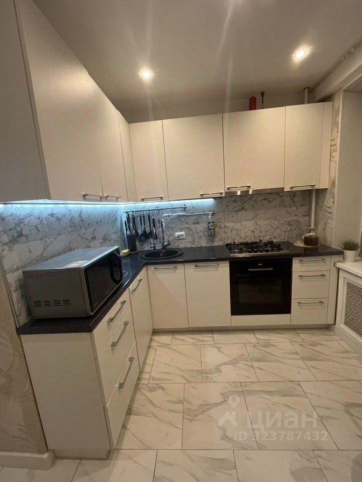 Продажа 4-комн квартиры на вторичном рынке Поэтический бульвар, 5