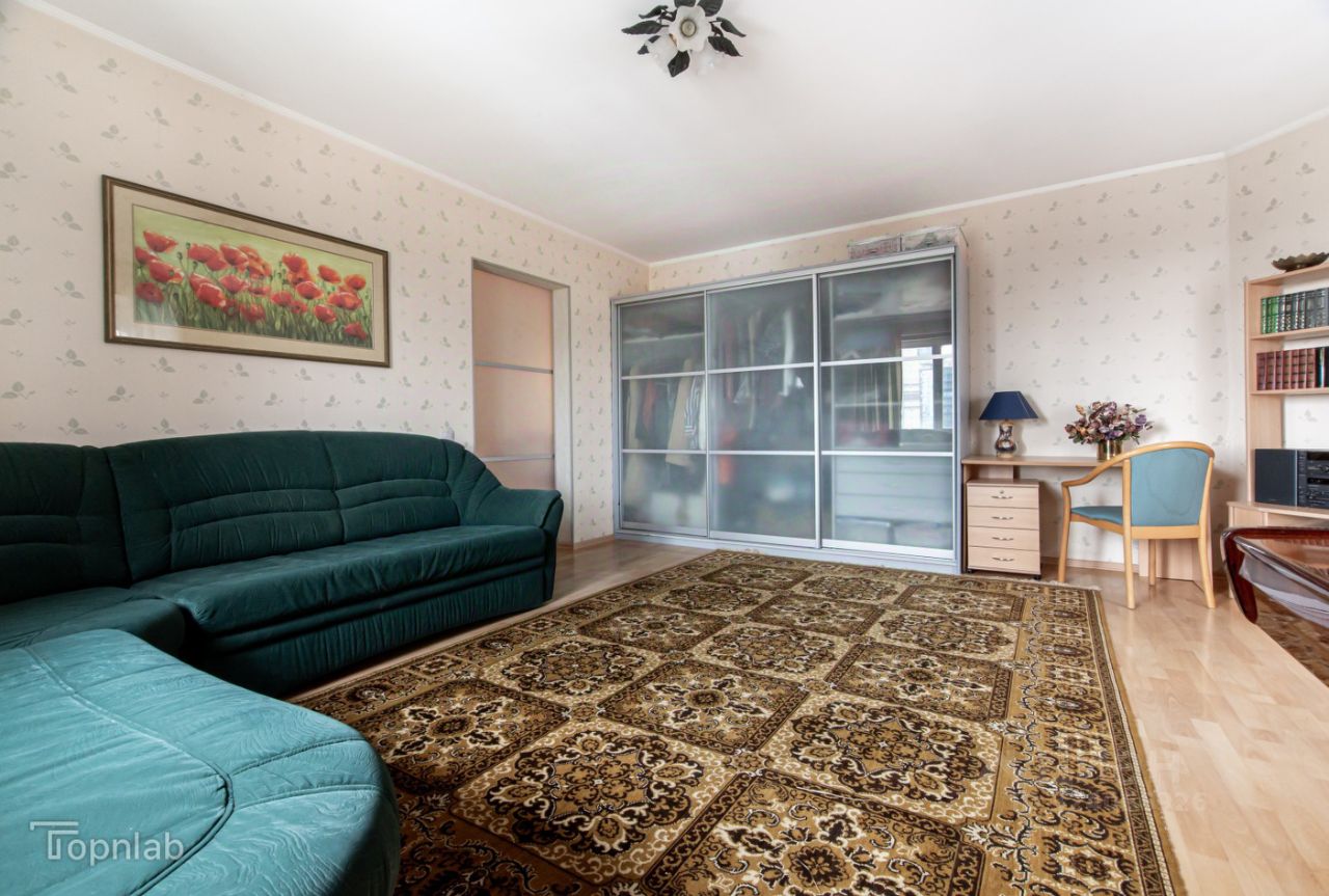 Продажа 2-комн квартиры на вторичном рынке Серебристый бульвар, 21