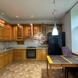 Аренда 4-комн квартиры на вторичном рынке Университетский проспект,  д. 9