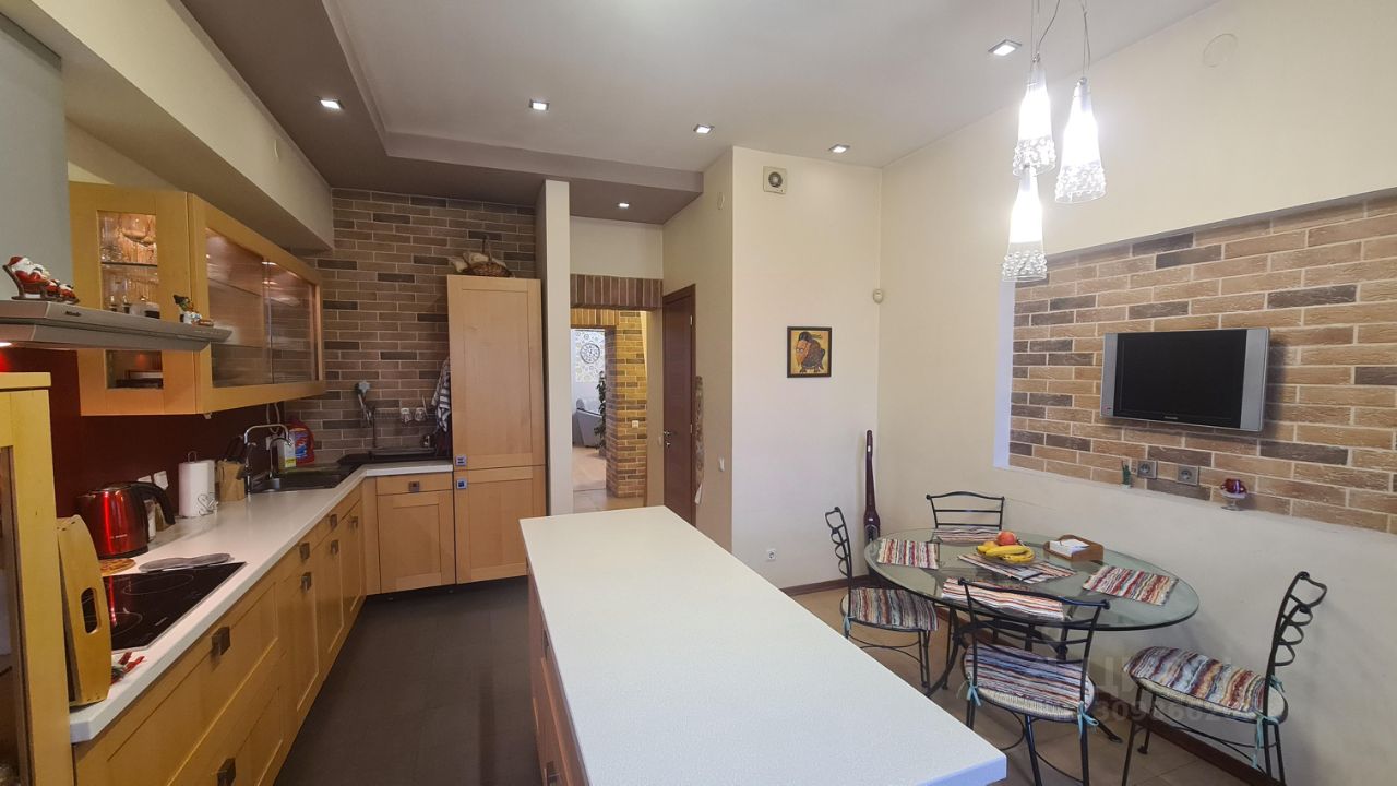 Продажа 2-комн квартиры на вторичном рынке 8-я Советская улица, 54