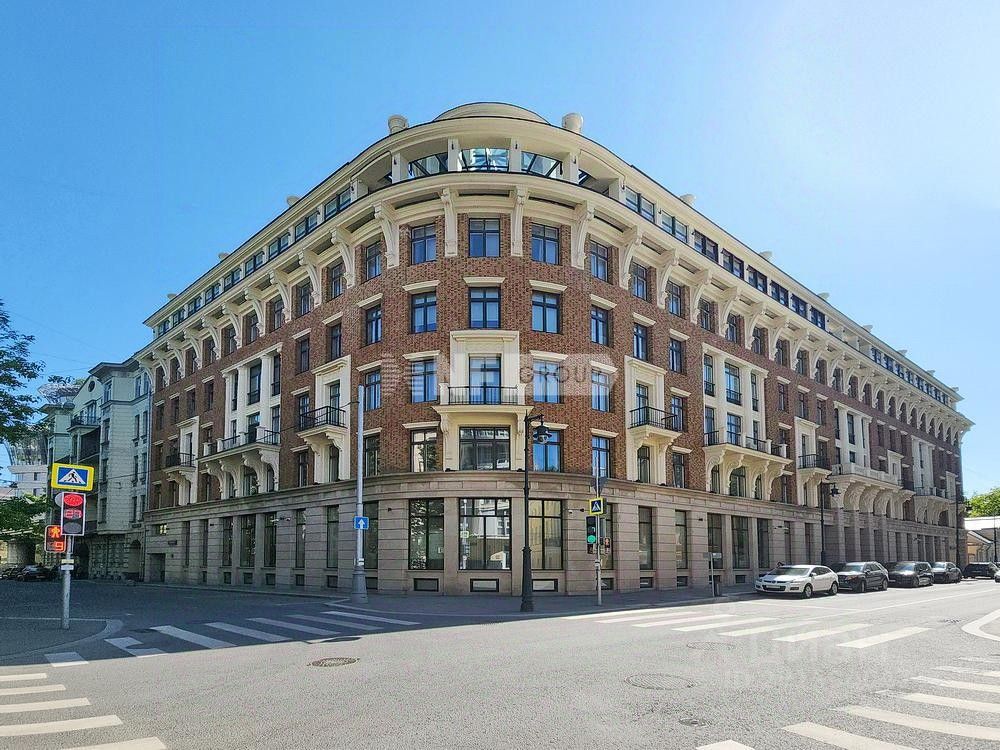 Продажа 4-комн квартиры на вторичном рынке Большой Левшинский переулок, 11