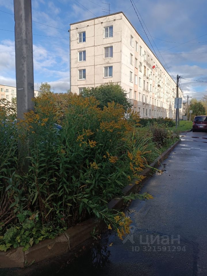 Продажа 3-комн квартиры на вторичном рынке 2-й мкр, Имени Свердлова пгт, 50