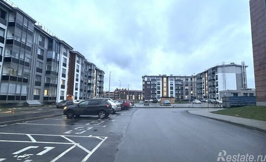 Продажа 3-комн квартиры на вторичном рынке Шушары п,  д. 8 с1