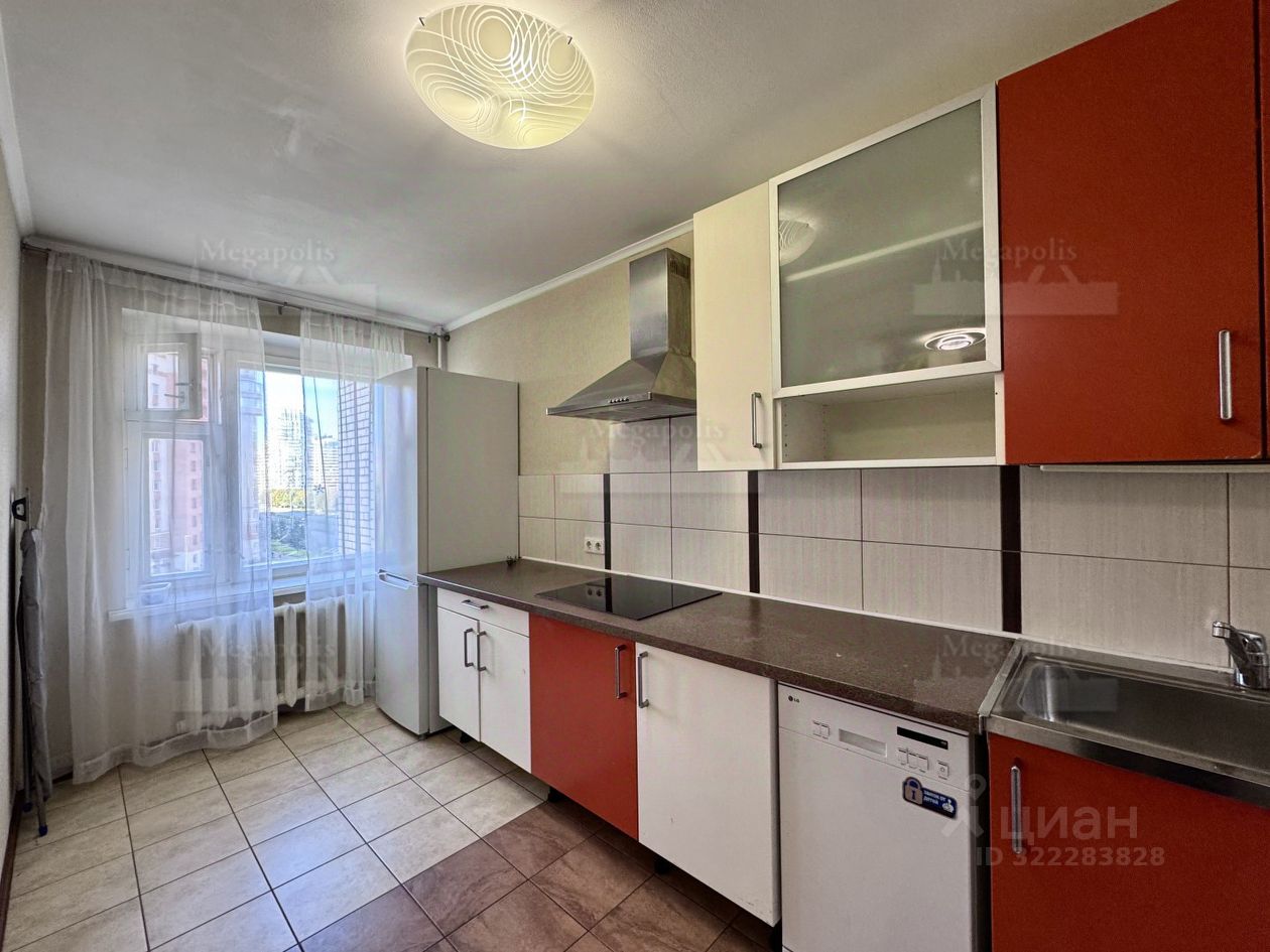 Аренда 3-комн квартиры на вторичном рынке улица Савушкина, 118