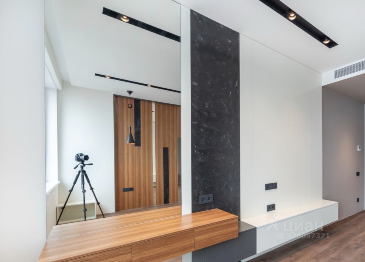 Продажа 3-комн квартиры на вторичном рынке улица Авиаконструктора Сухого, 2к2