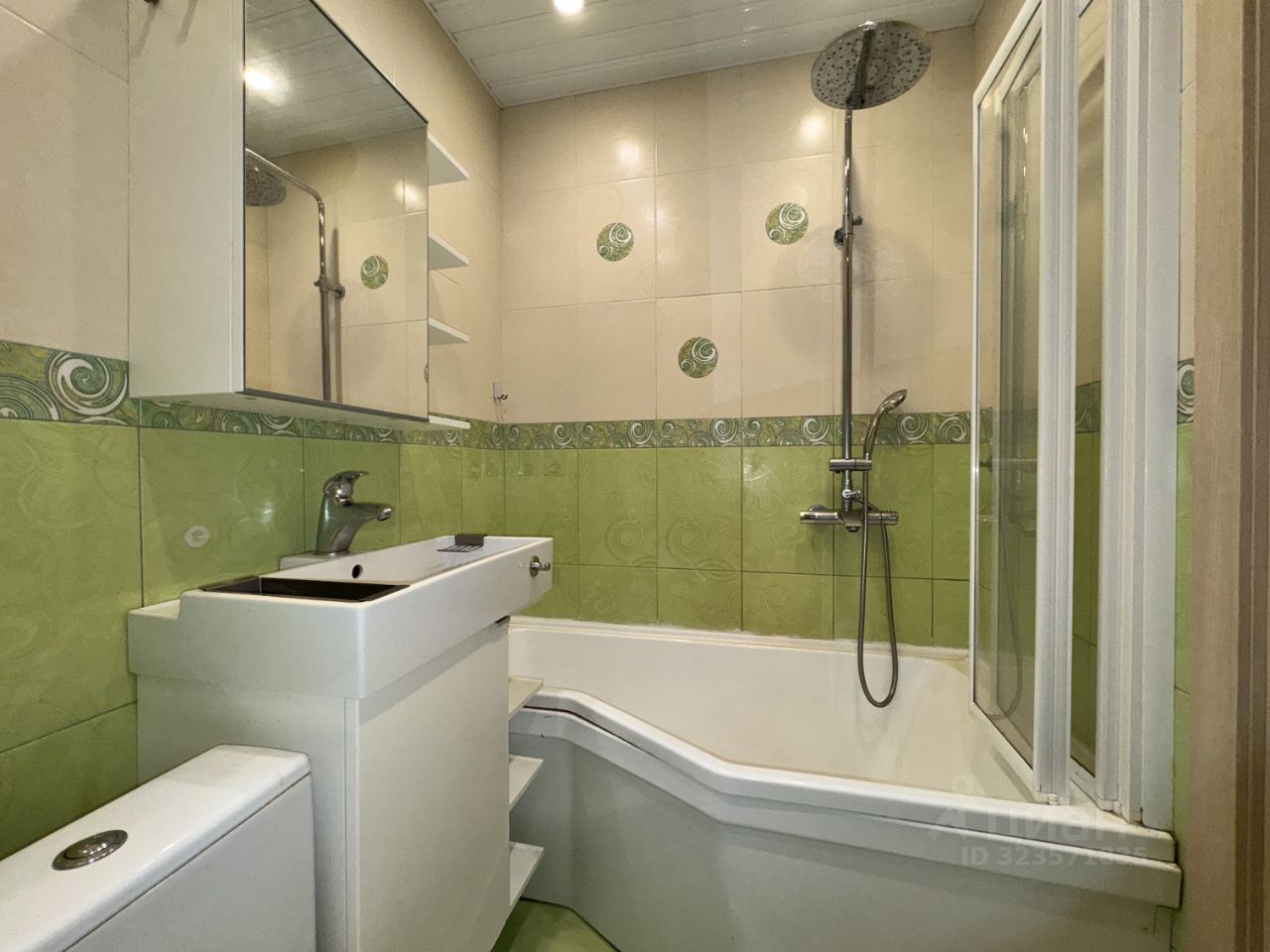 Продажа 2-комн квартиры на вторичном рынке Комендантский проспект, 21К2